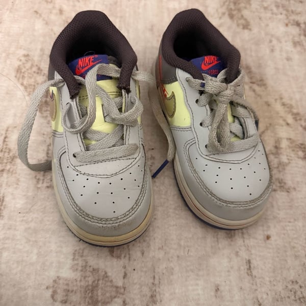 Nike Air Force 1 LV8 Size 8C Dunk It