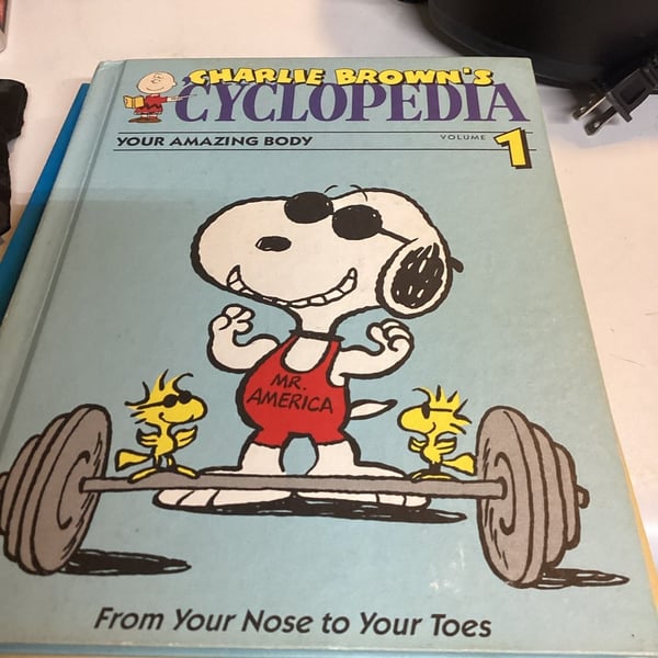 Funk & Wagnalls Charlie Brown's Cyclopedia Volume 1 Your Amazing Body Hardcover
