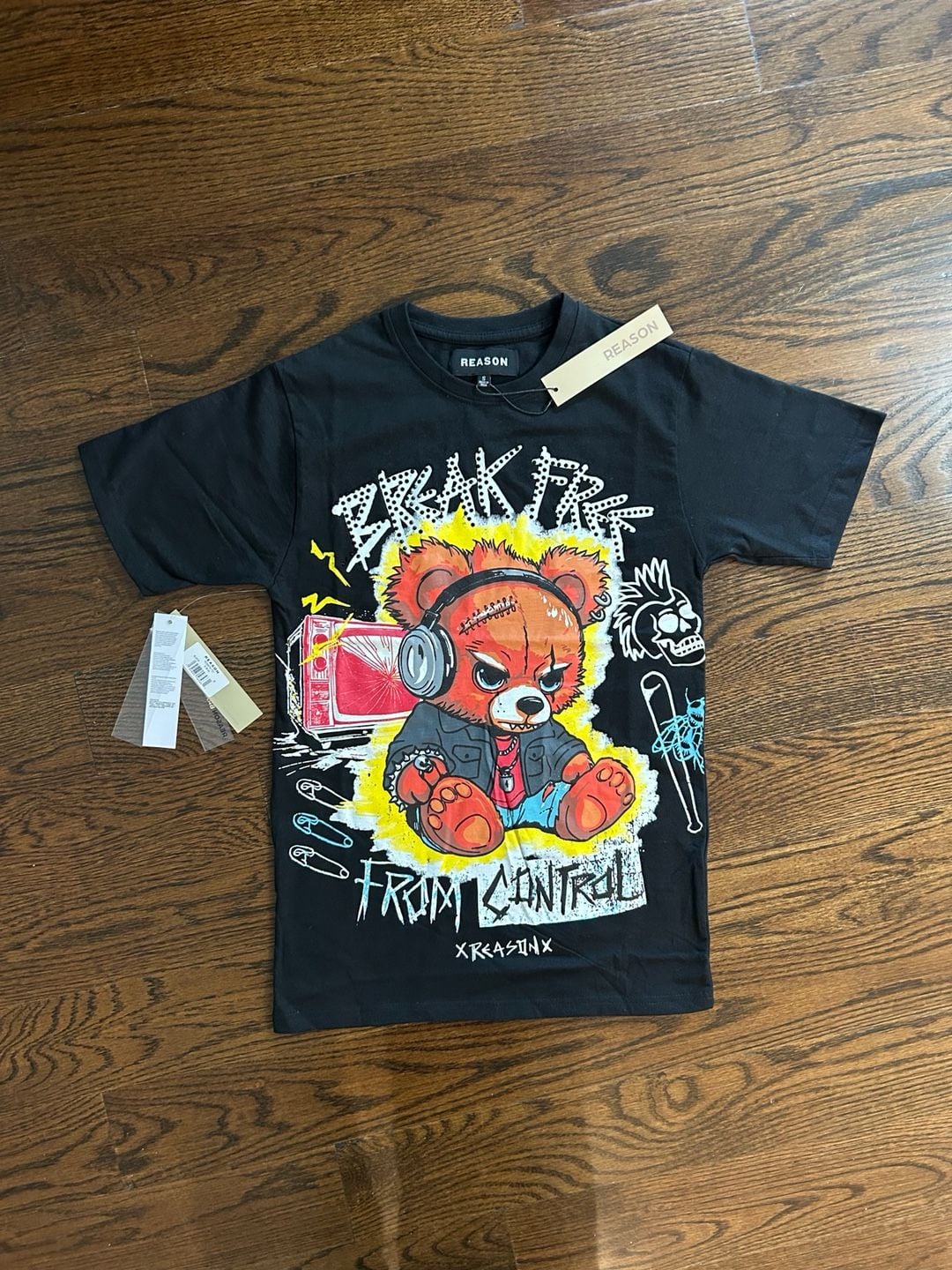 Reason Clothing Break Free From Control Bear Tee Size S
NWT 2