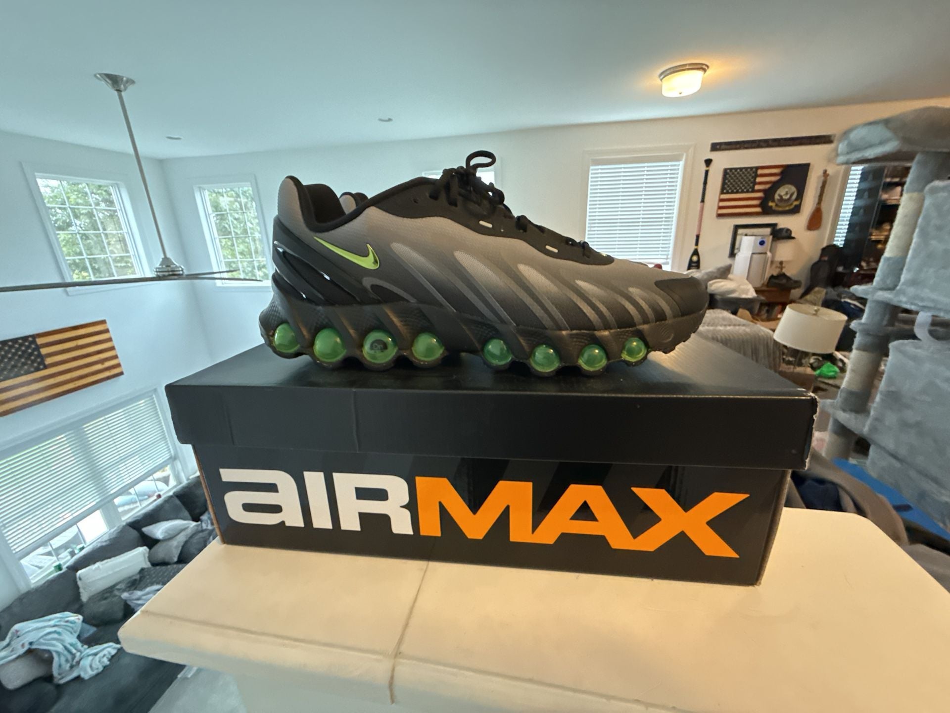 Nike Air Max Dn8 Size 12 Black Volt Light Smoke Grey Sneakers 2