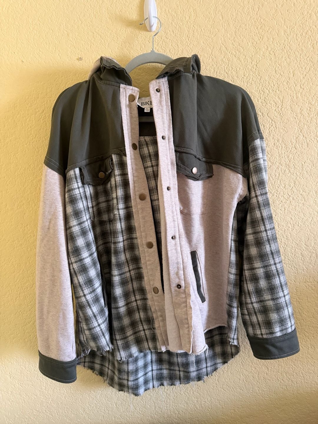 BKE Hooded Plaid Shacket Size L Green Gray Colorblock Button Up 2