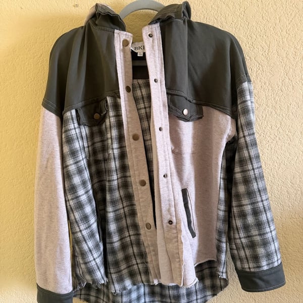 BKE Hooded Plaid Shacket Size L Green Gray Colorblock Button Up