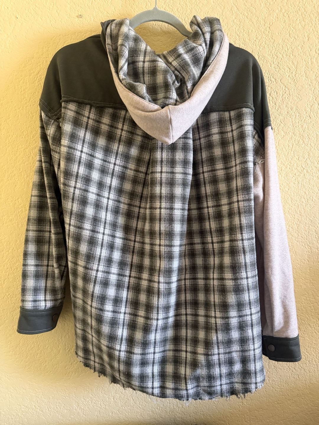 BKE Hooded Plaid Shacket Size L Green Gray Colorblock Button Up 4