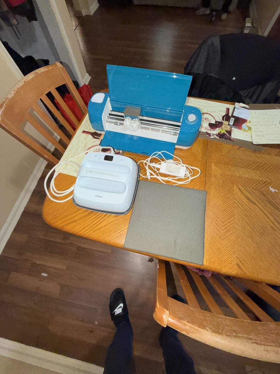 Cricut Explore Air 2 Cutting Machine & Cricut EasyPress 2 Heat Press Bundle. 1