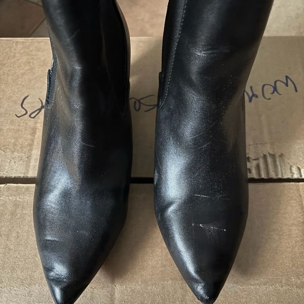 Lulus Chase Pointed-Toe Ankle Booties Size 6.5 Black Kitten Heel