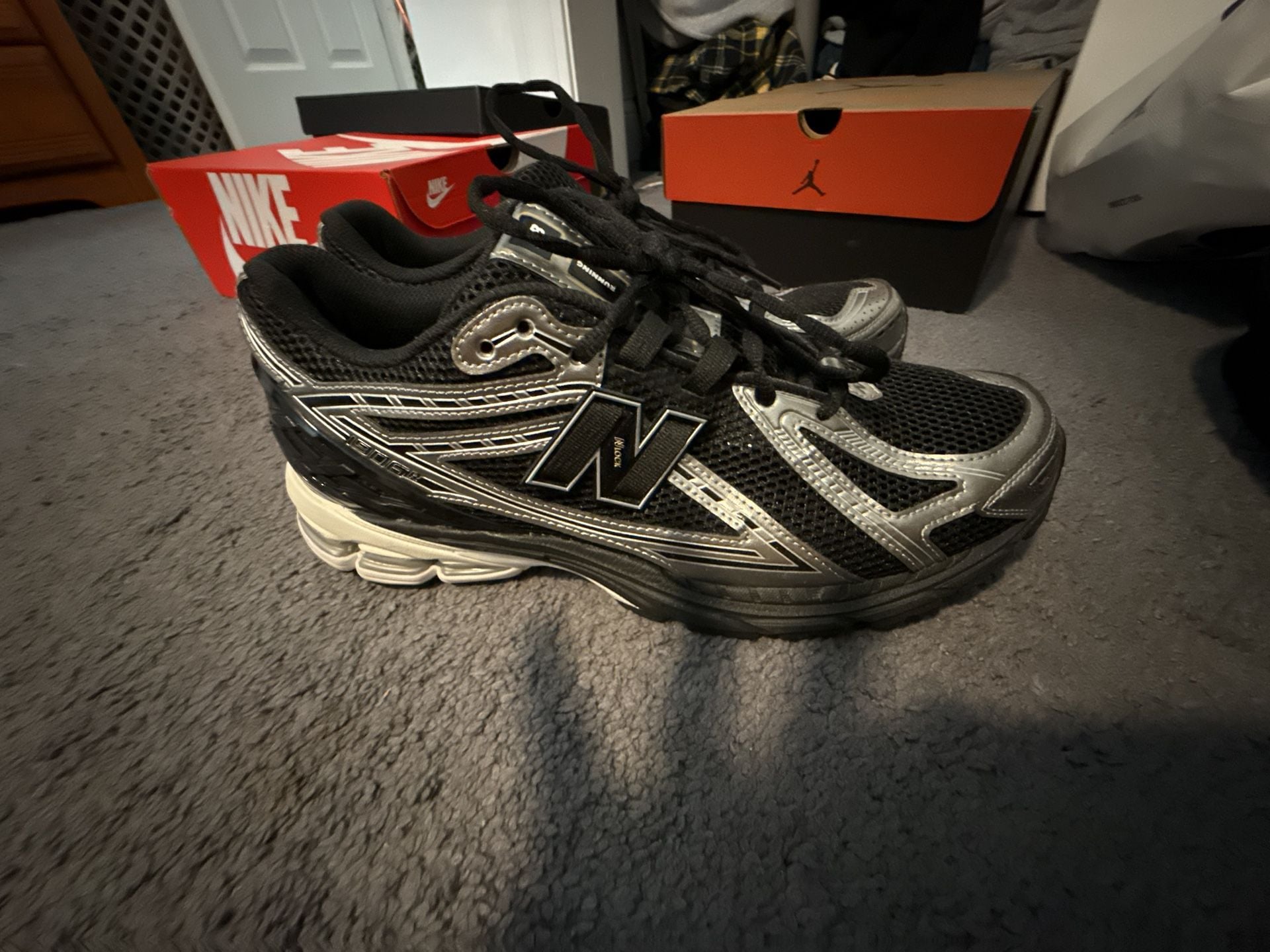 New Balance 1906R Size 11.5 Black Silver Metallic Sneakers 2