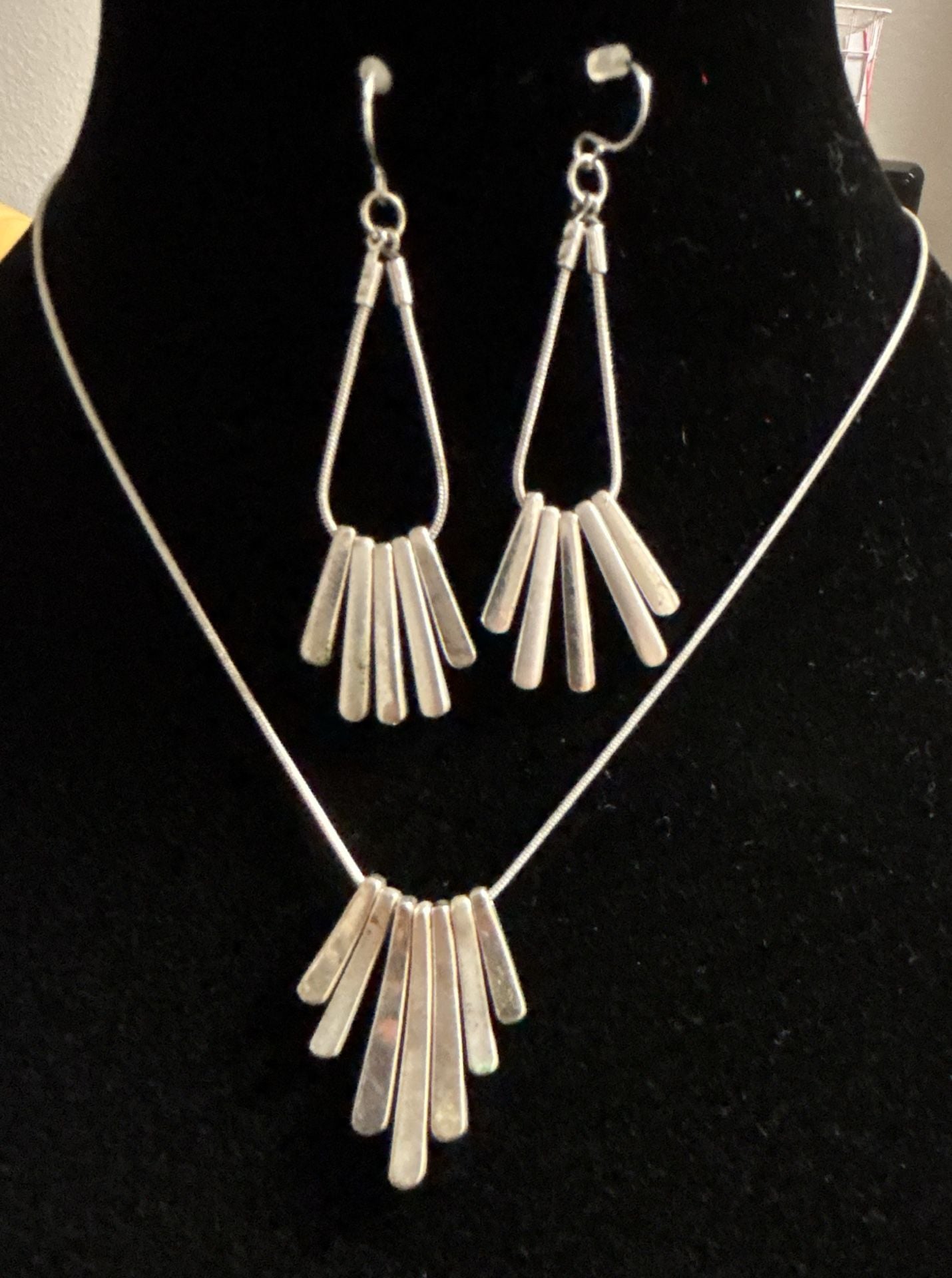 Silver Tone Metal Fringe Necklace And Matching Earrings Set 1