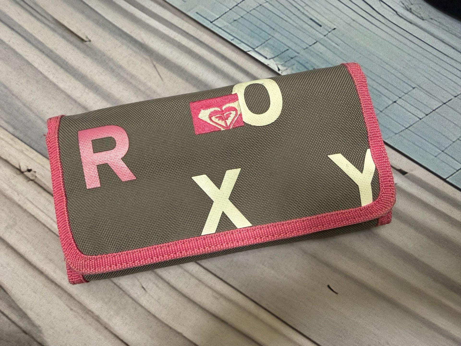 Roxy Trifold Wallet Brown Pink Logo Canvas Hook And Loop 2
