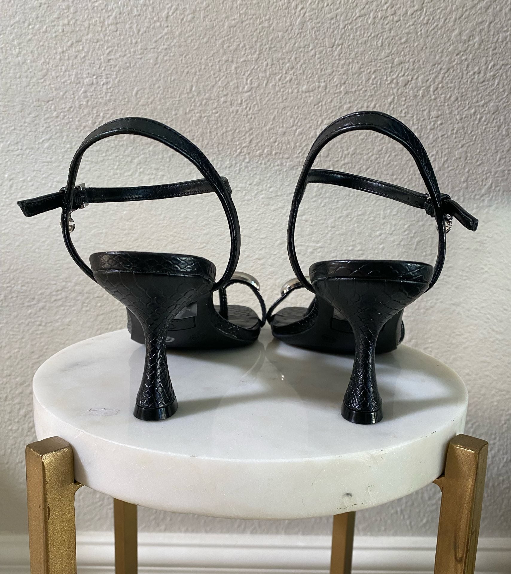 GBG Los Angeles Kitten Heel Sandals Size 8.5 Black Animal Print 8