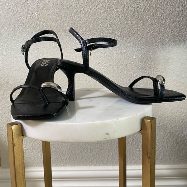 GBG Los Angeles Kitten Heel Sandals Size 8.5 Black Animal Print