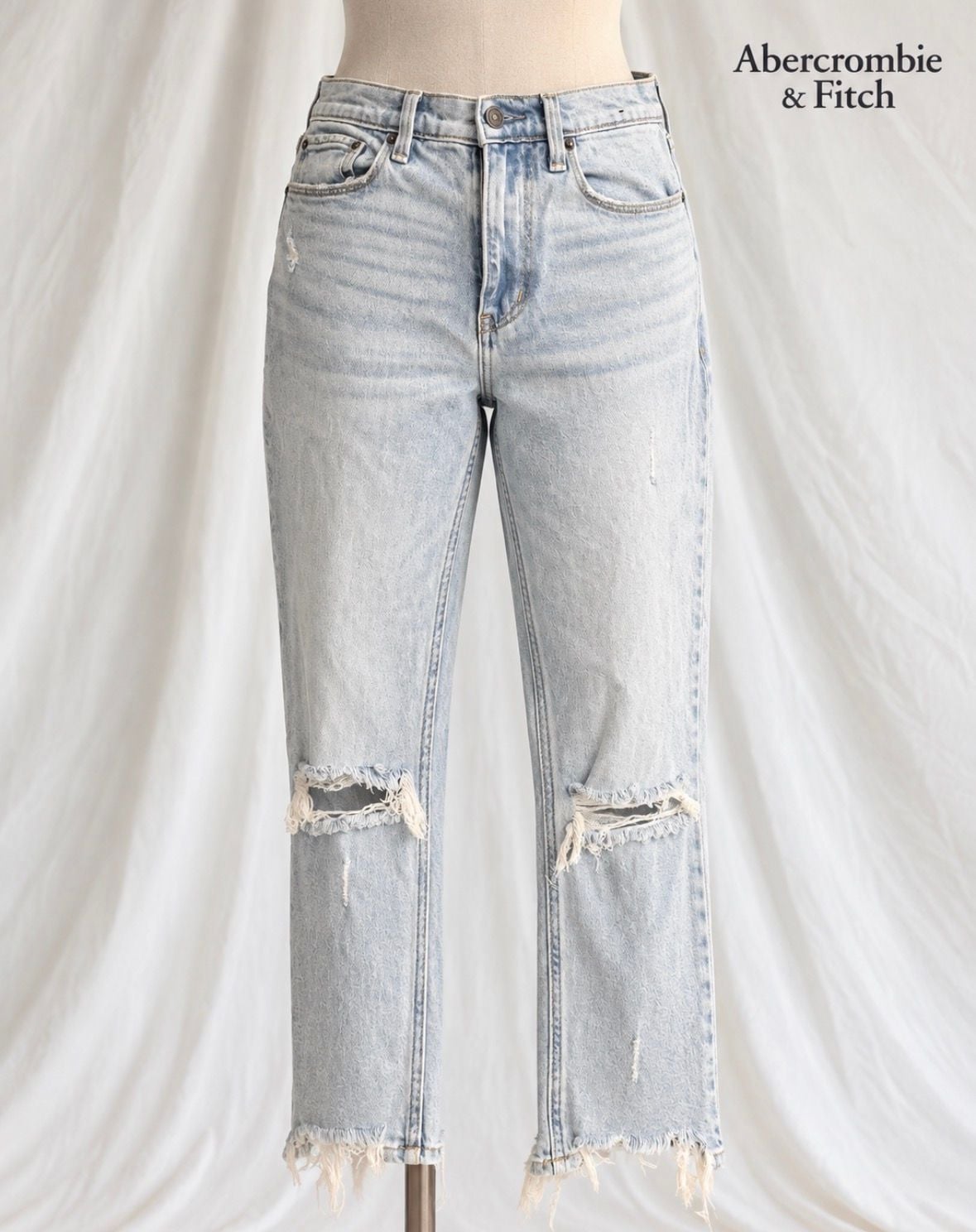 Abercrombie & Fitch A&F Mom Jeans 25 0S Light Wash Distressed Raw Hem 2