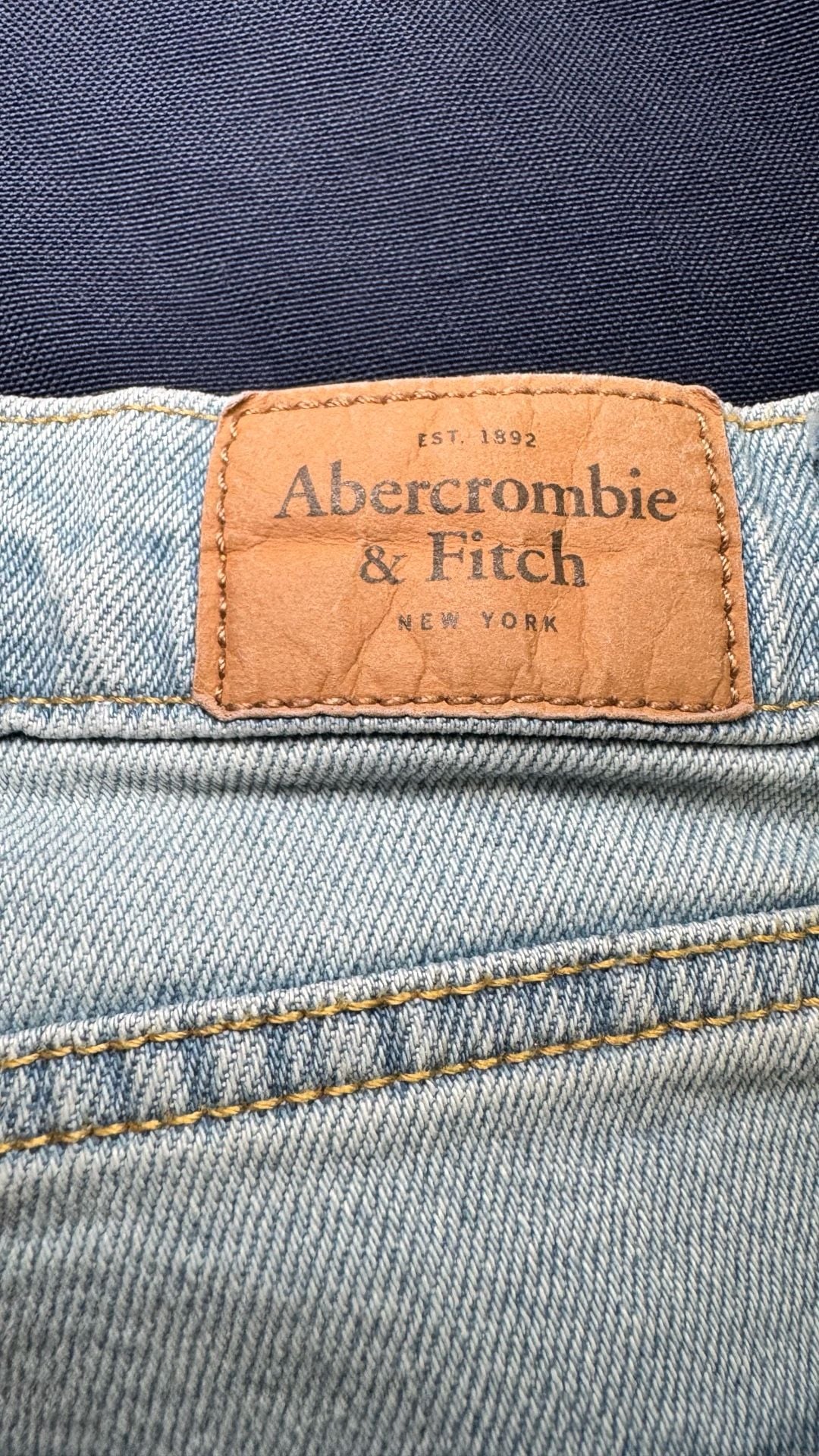 Abercrombie & Fitch A&F Mom Jeans 25 0S Light Wash Distressed Raw Hem 5