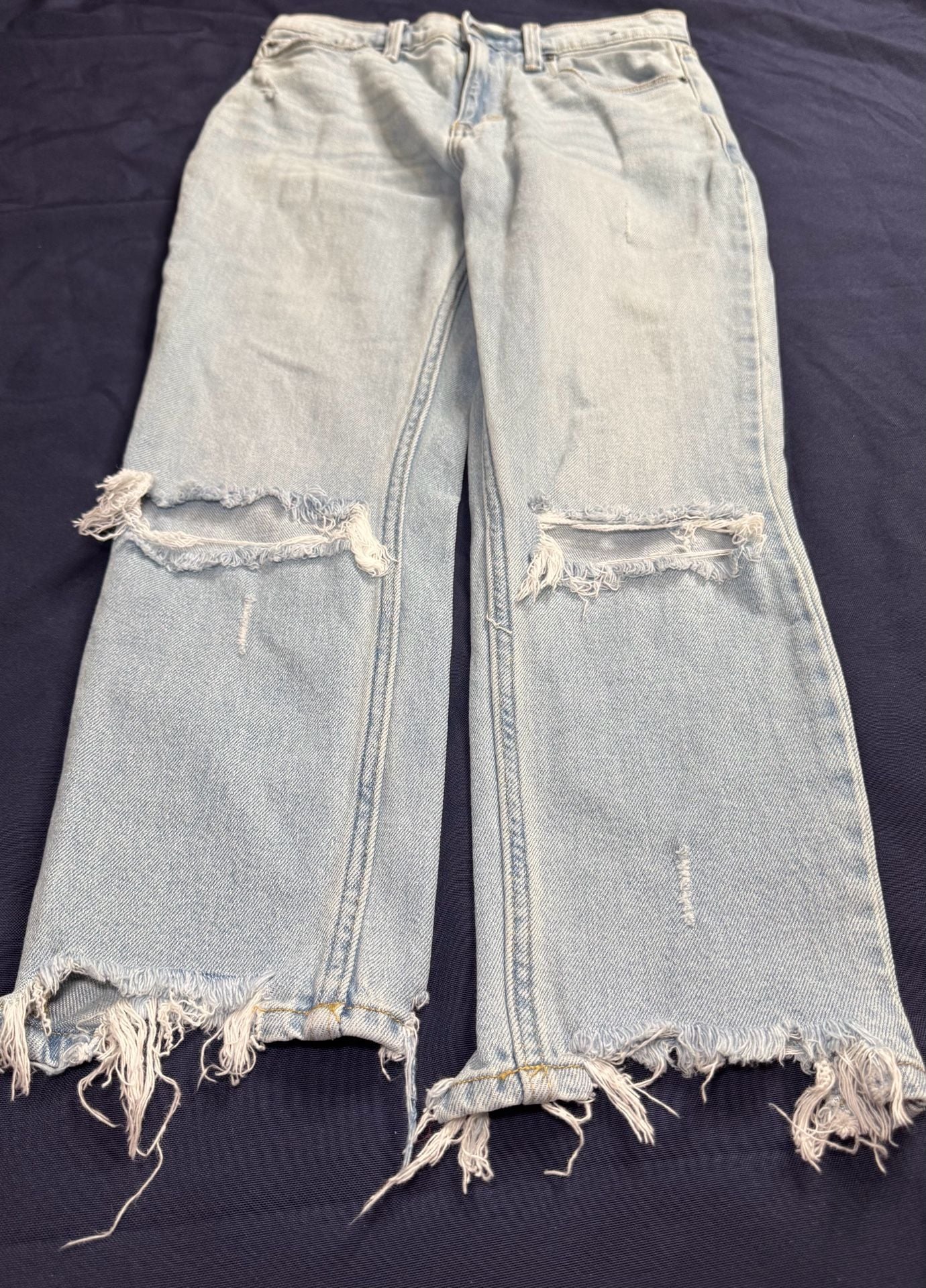 Abercrombie & Fitch A&F Mom Jeans 25 0S Light Wash Distressed Raw Hem 10