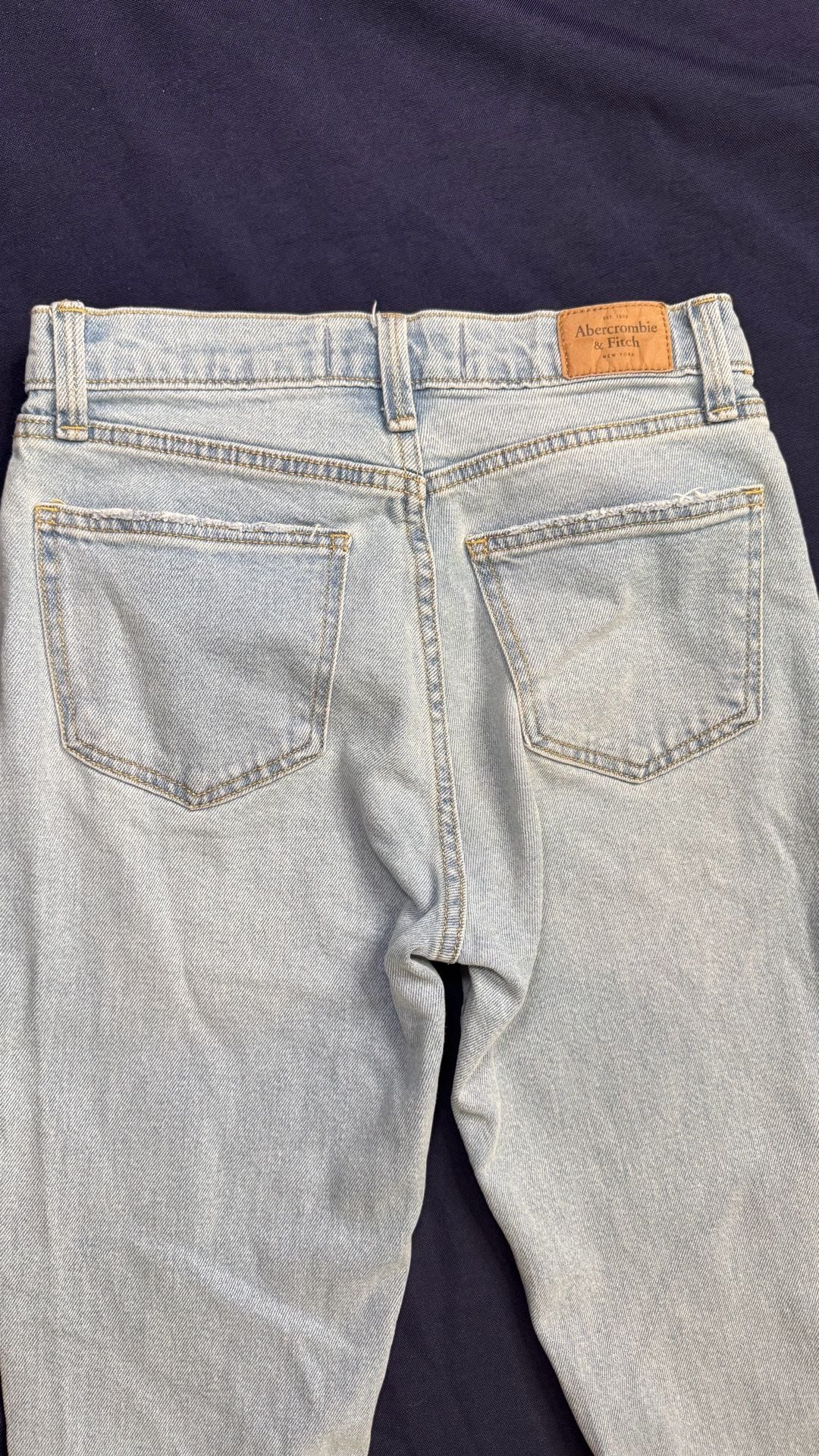 Abercrombie & Fitch A&F Mom Jeans 25 0S Light Wash Distressed Raw Hem 11