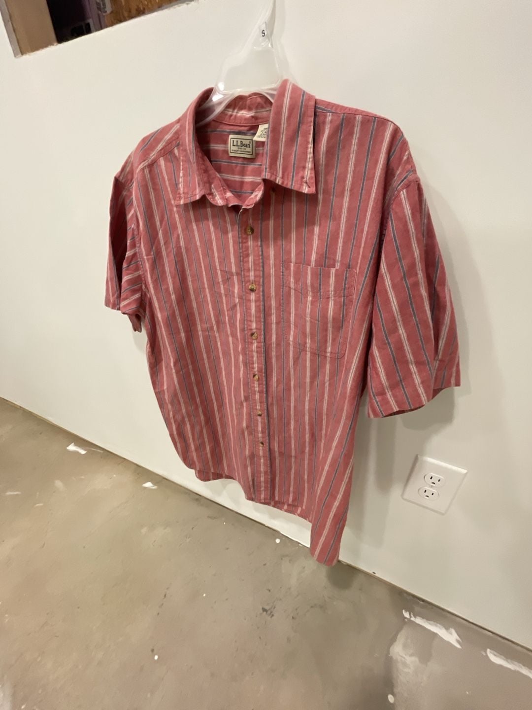 LL Bean Short Sleeve Button Down Shirt Size L-Reg Pink Striped Cotton 4