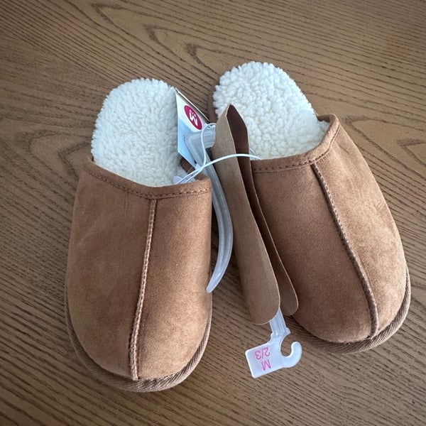 Cat And Jack Ellis Slippers Size M 2/3 Brown Sherpa Scuff