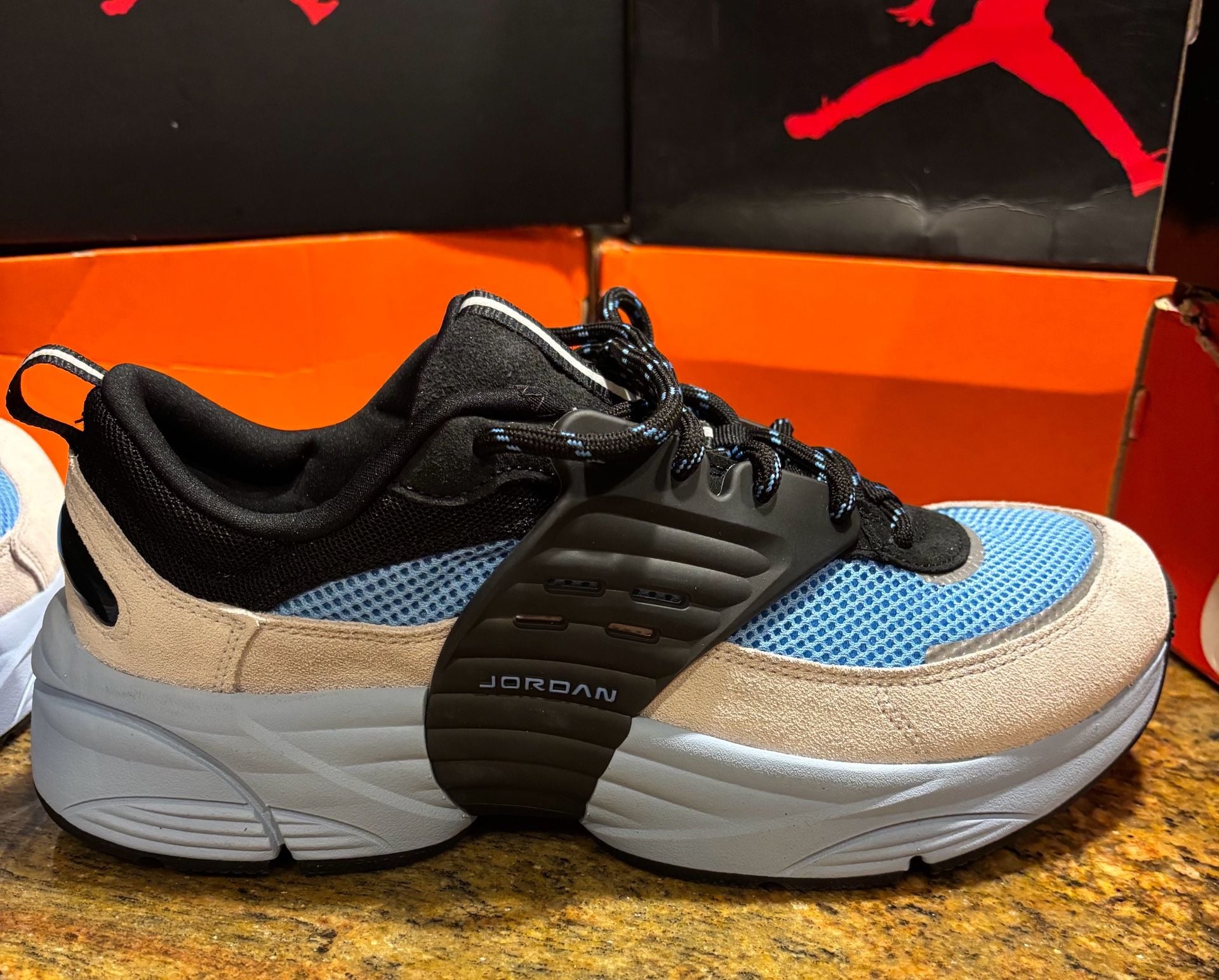 Jordan Trunner O/S Size 12 Black University Blue 4