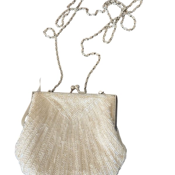 Valerie Stevens Beaded Shell Evening Bag White Silver Kiss Lock Chain Strap
