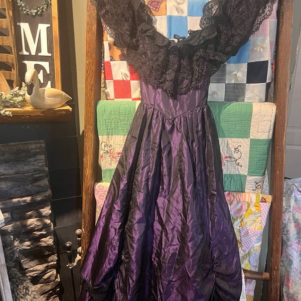 Gunne Sax Vintage Dress Size 5 Purple Black Taffeta Lace Goth