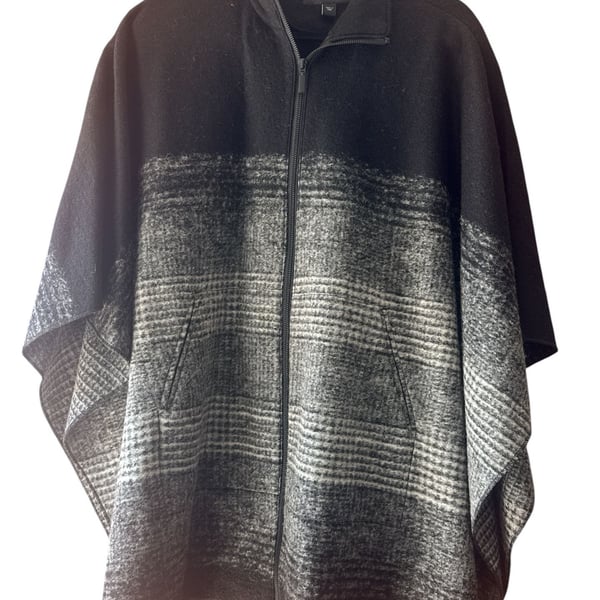 Bernardo Zip Front Poncho Cape Size S/M Black Grey Plaid Wool Blend