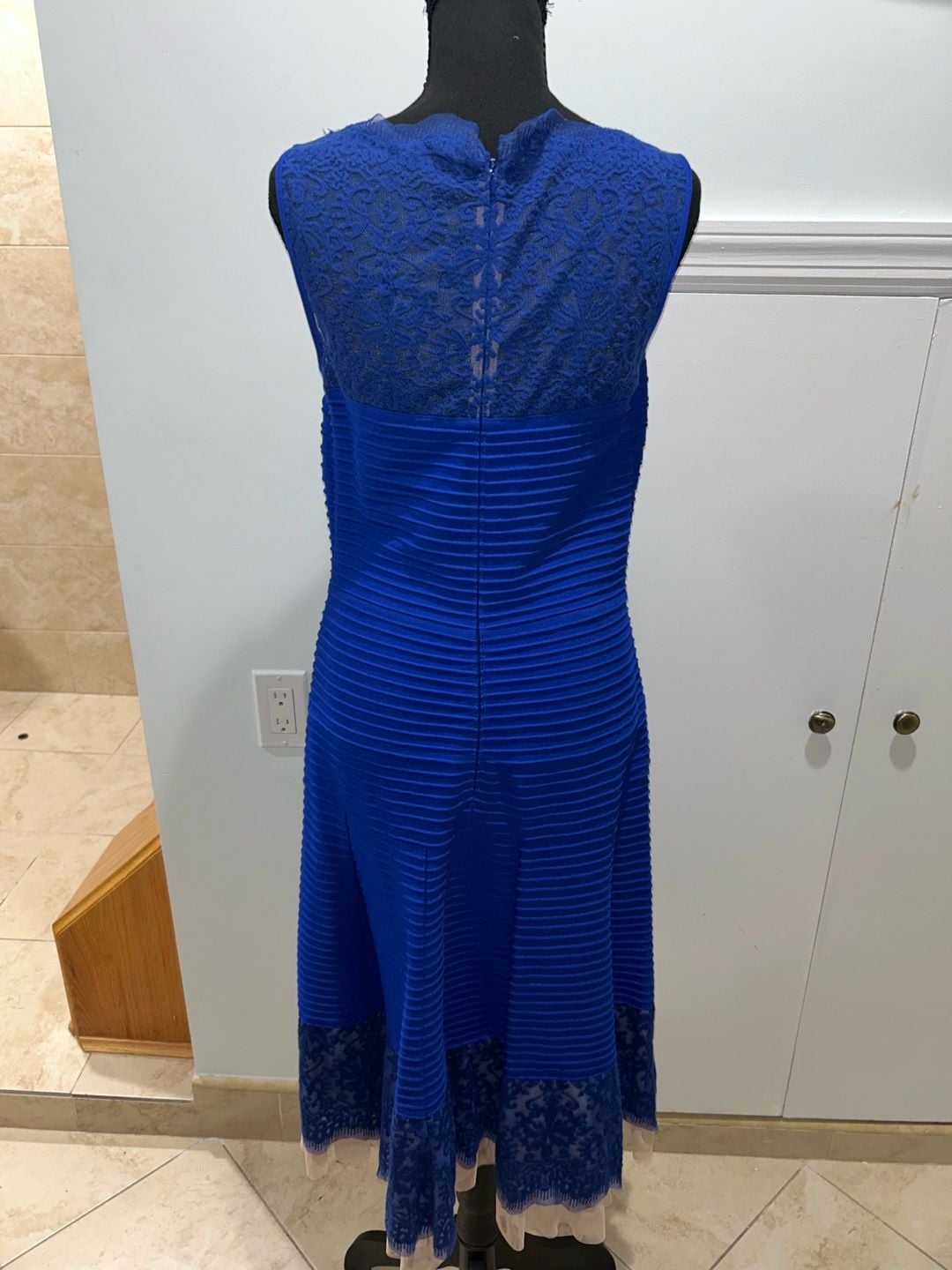 Tadashi Shoji Dress Size M Blue Lace Midi Cocktail Sleeveless 6