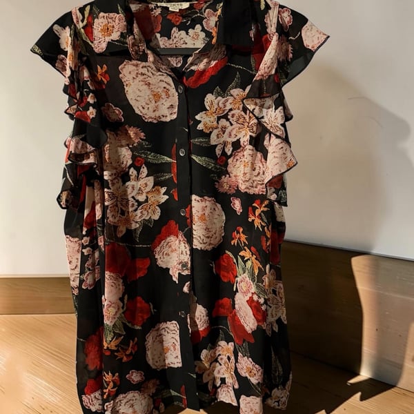 Umgee Floral Chiffon Blouse Size S Black Red Ruffle Sleeve Button Up
