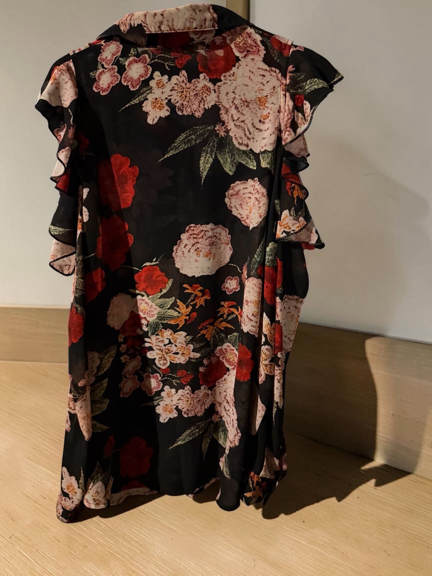 Umgee Floral Chiffon Blouse Size S Black Red Ruffle Sleeve Button Up 3