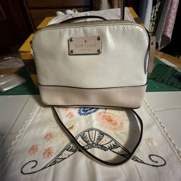 Kate Spade Bay Street Hanna Leather Crossbody Bag Cream Pumice