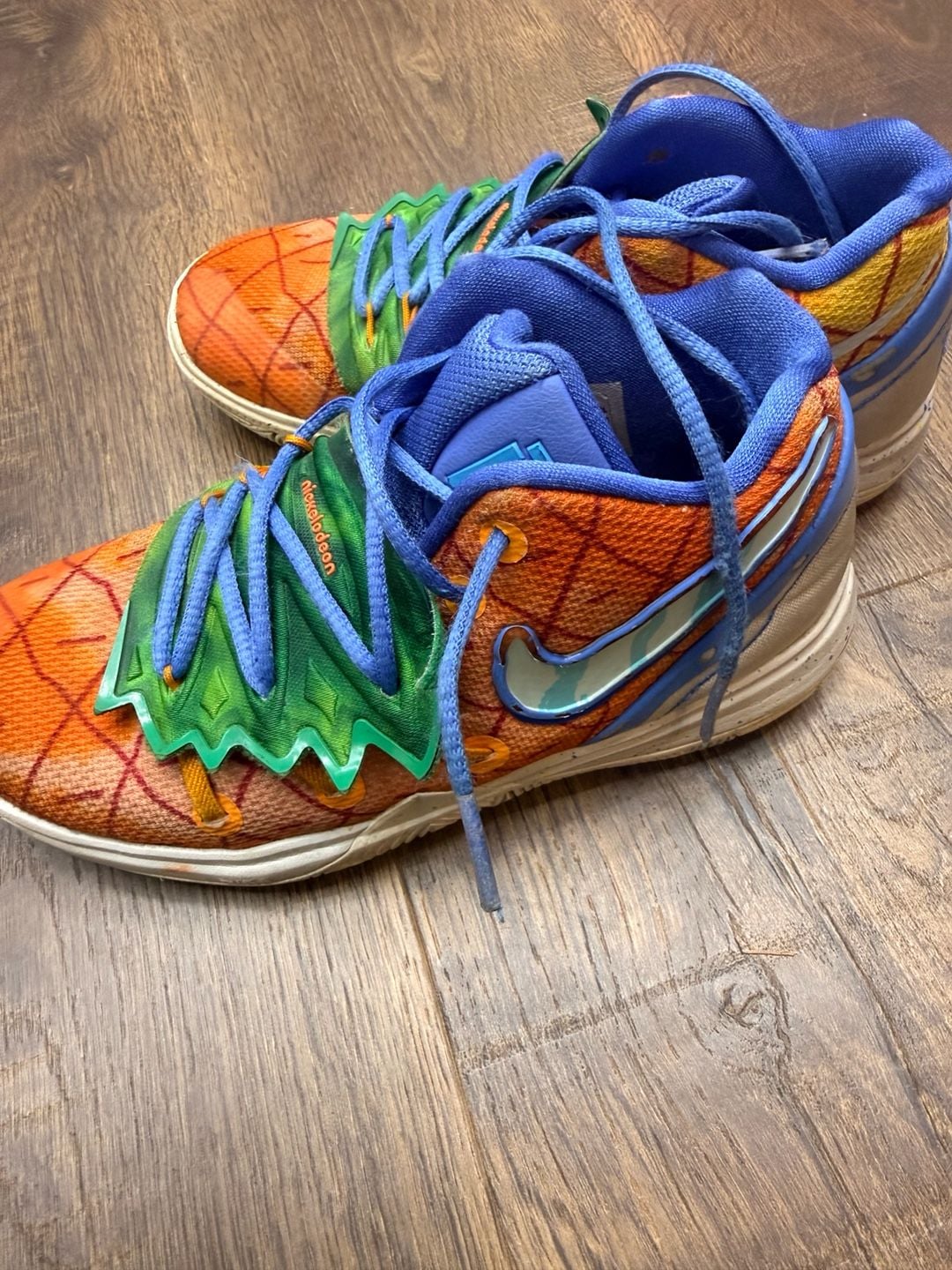 Nike Kyrie 5 SpongeBob SquarePants Pineapple House Size 2Y 4