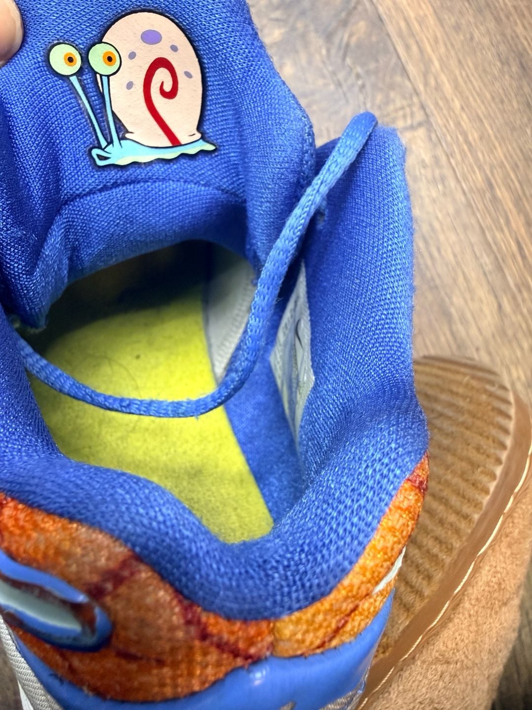 Nike Kyrie 5 SpongeBob SquarePants Pineapple House Size 2Y 5
