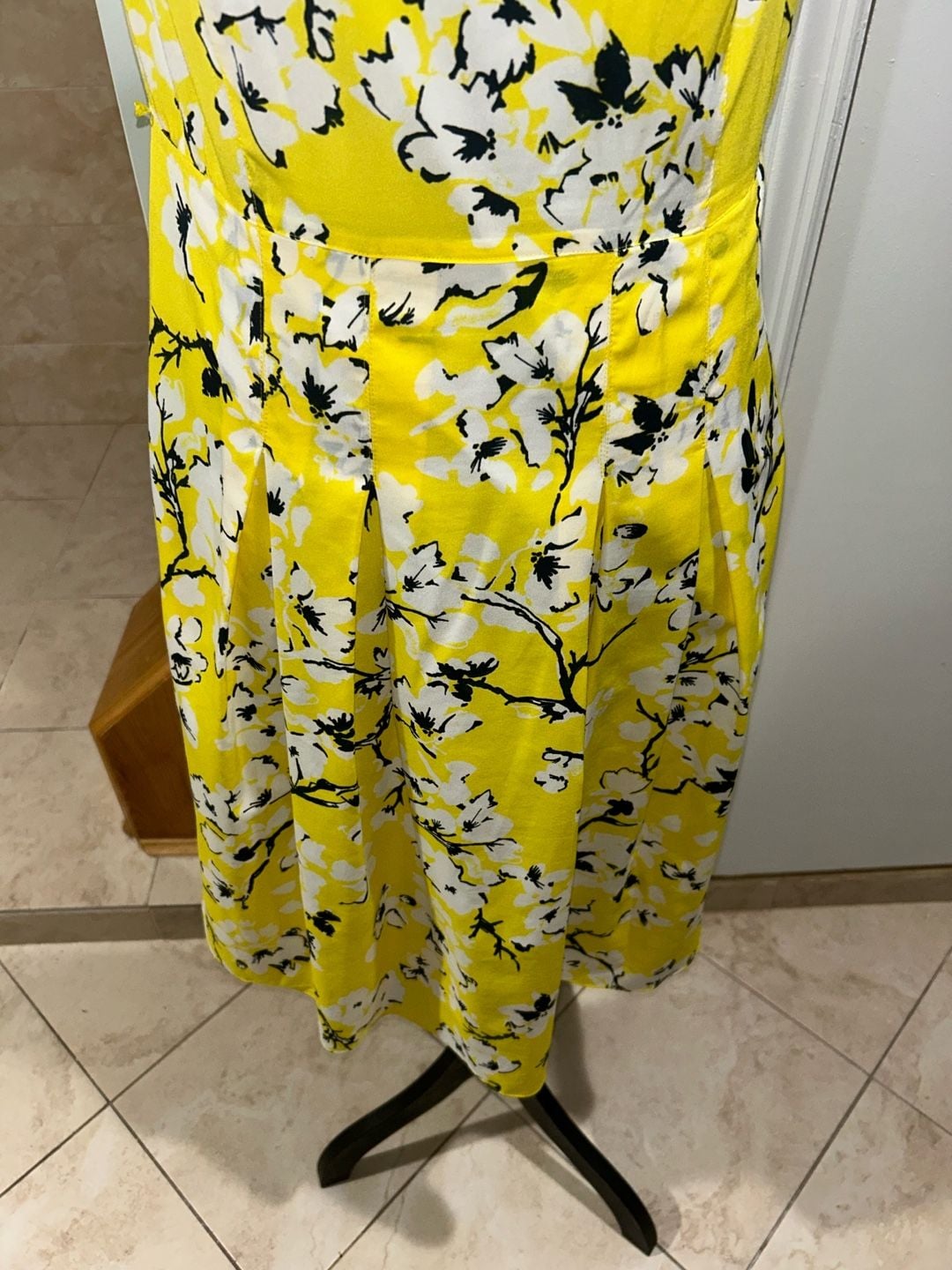 Jones New York Floral Dress Yellow White Black Sleeveless 6