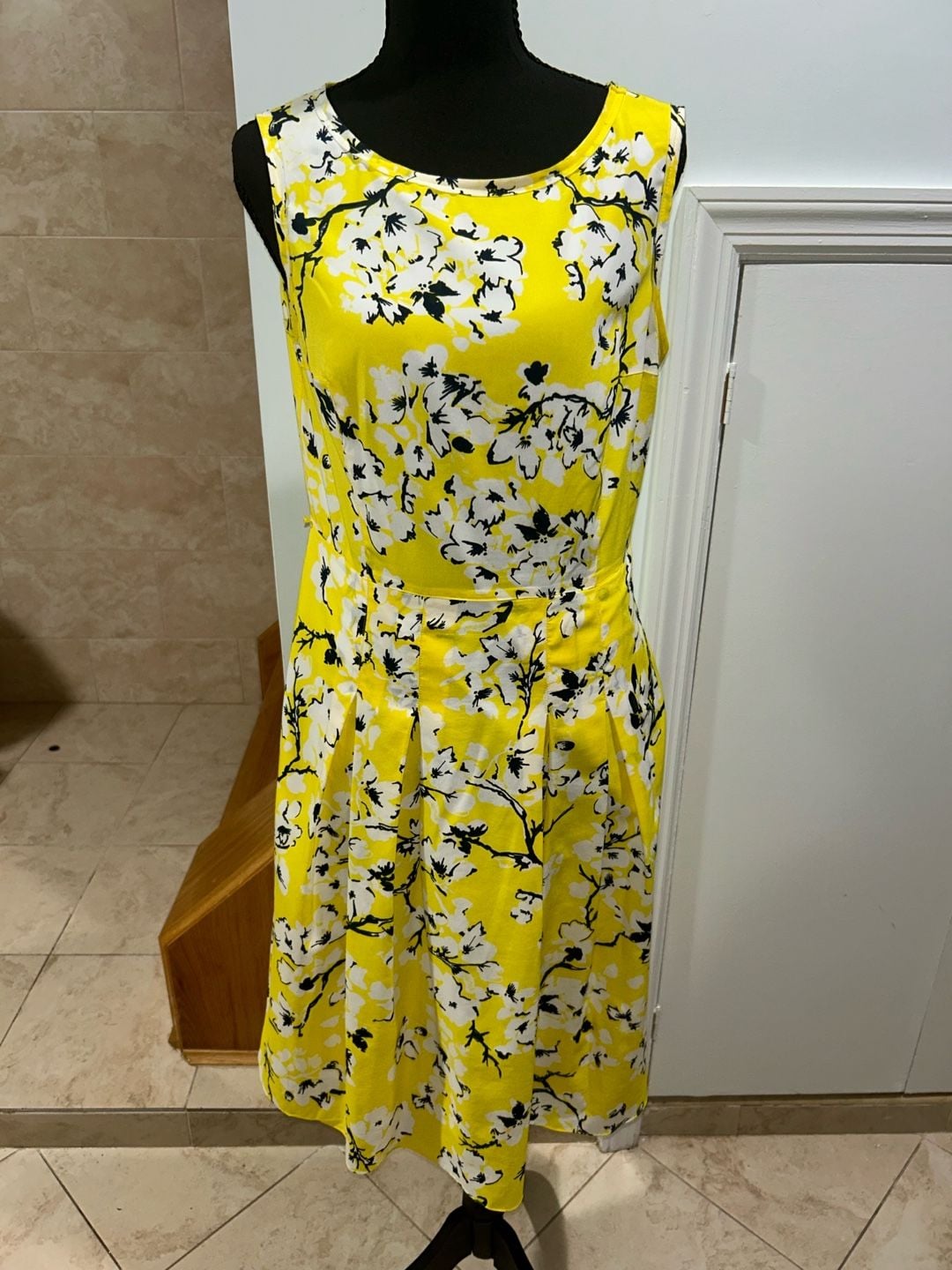 Jones New York Floral Dress Yellow White Black Sleeveless 2