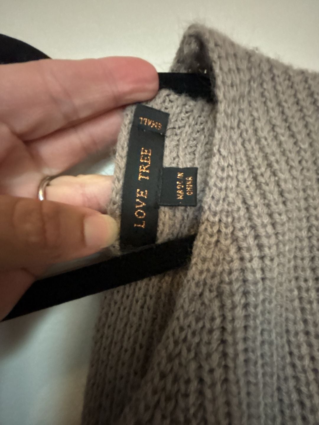 Love Tree Twist Back Sweater Size Small Taupe Ribbed Knit Pullover 3
