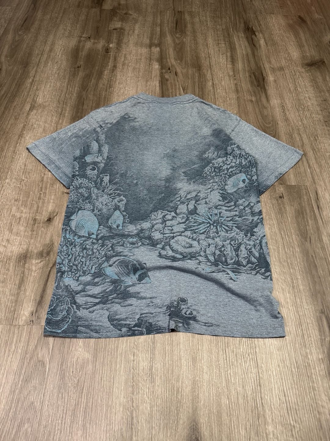 Vintage Single Stitch Made in USA Signal Sport Aquarium Shark All Over Print T
5
