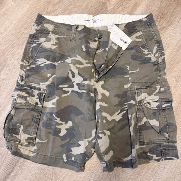 Old Navy Live-In Straight Cargo Shorts Size 36 Camouflage