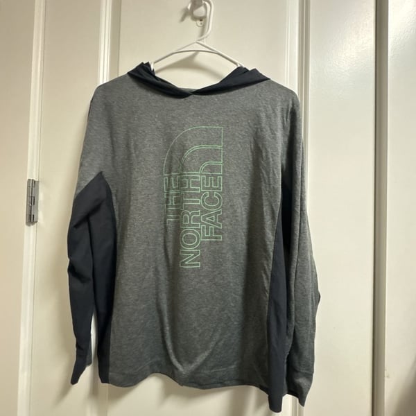 Boys The North Face Hoodie Size XL/TG 18/20 Gray Long Sleeve Pullover