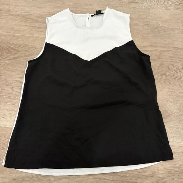 Forever 21 Colorblock Tank Top Size M Black White Sleeveless Blouse
