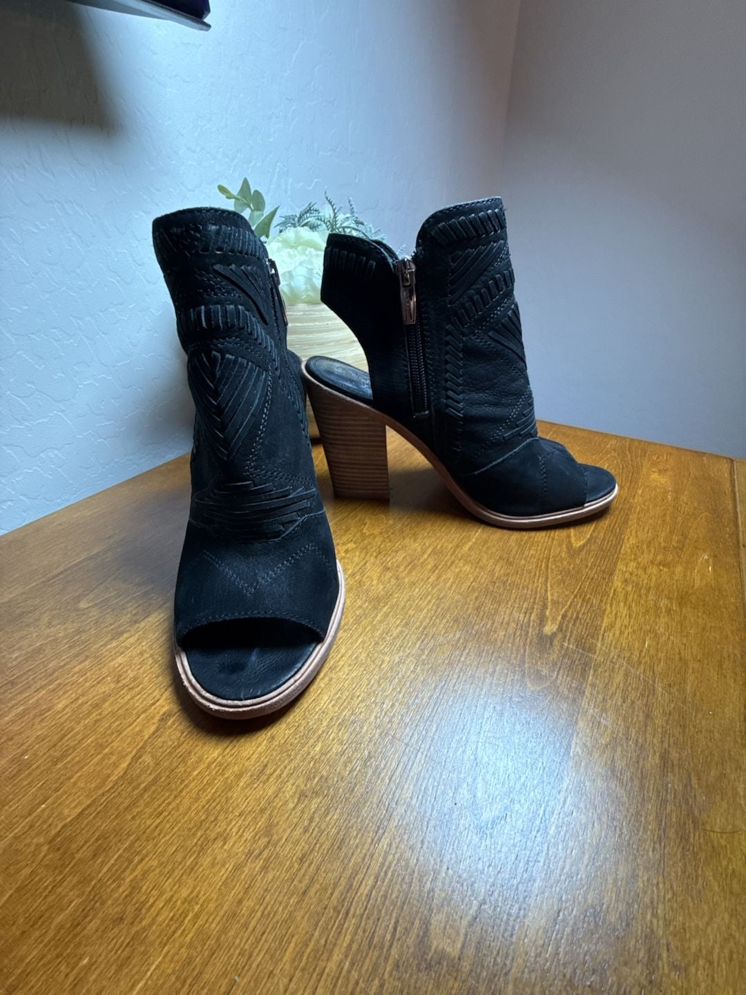 Vince Camuto Karinta Bootie Size 7.5 Black Suede Peep Toe Block Heel 2