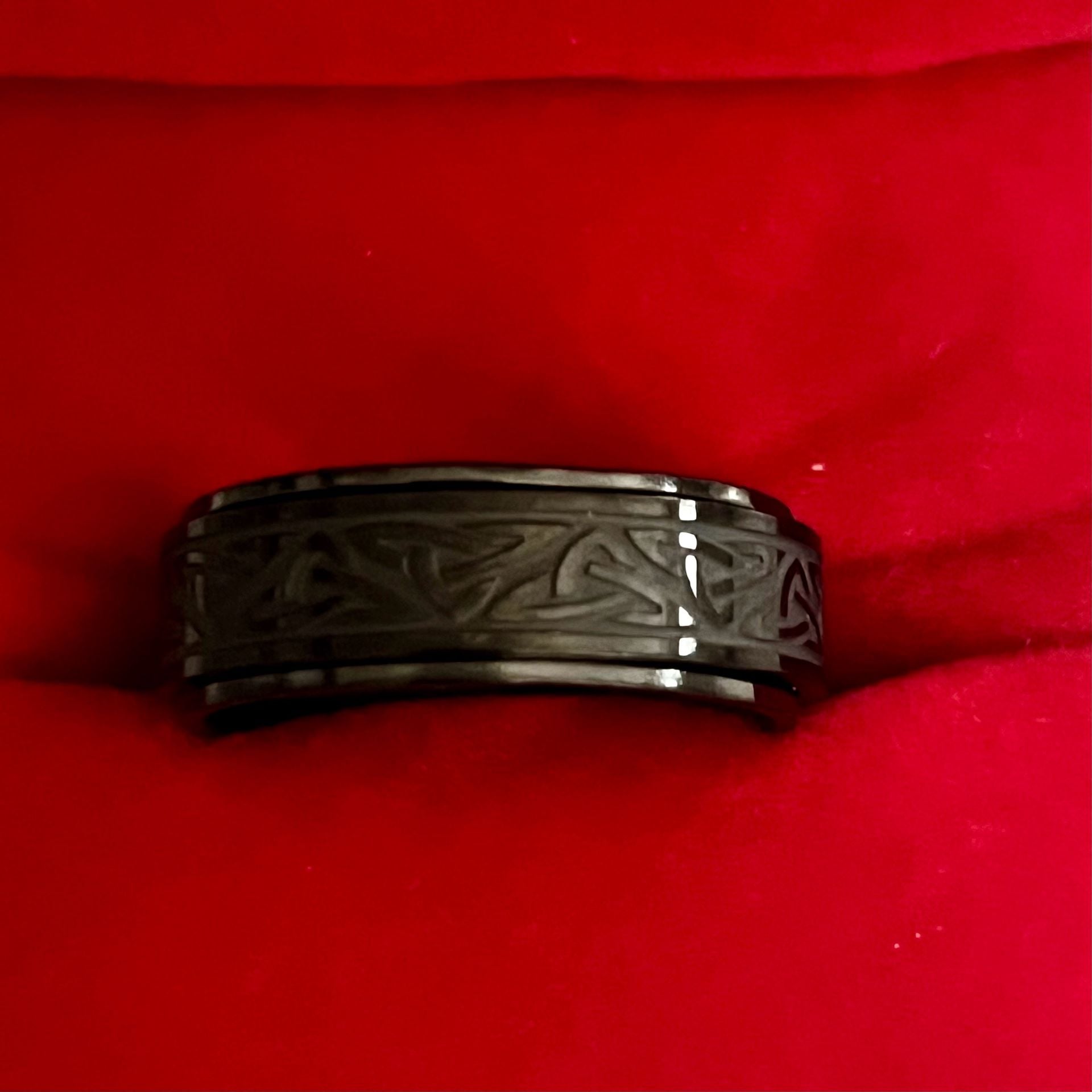 Black Stainless Steel Celtic Triquetra Spinner 6mm Band Size 11 4