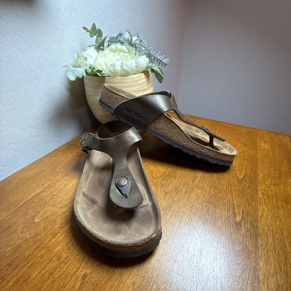 Birkenstock Gizeh Sandals Size EU 38/7.5 Bronze Leather T-Strap Toe Post