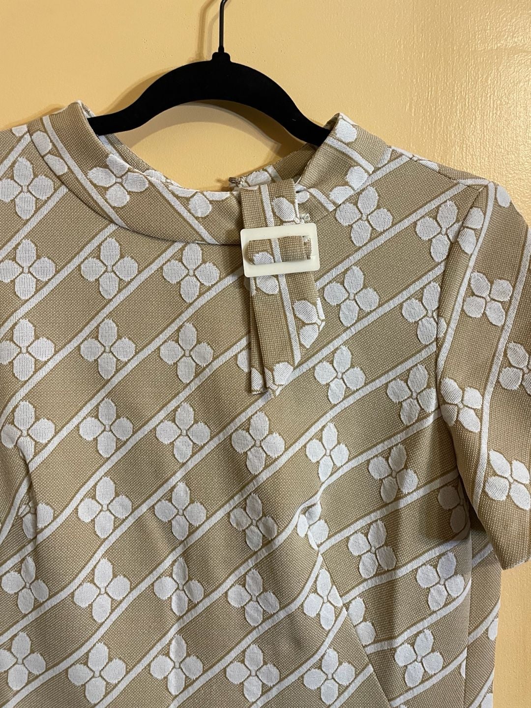 Vintage 60s Mod Geometric Mini Dress Tan White Floral 3