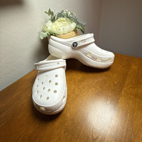Crocs Classic Platform Clog Size W7 White