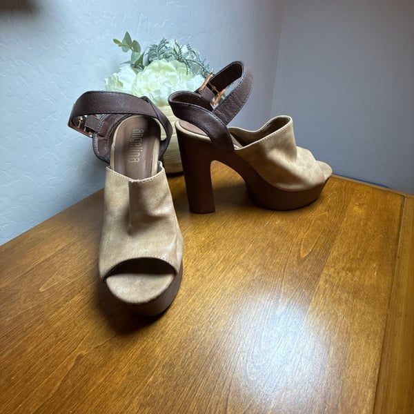 Angelina Platform Heels Size 6.5 Brown Tan Suede Slingback Sandals