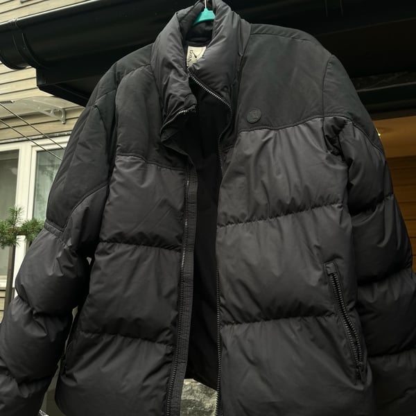 Vuori Aviara Insulated Jacket Size XL Black Puffer men’s 