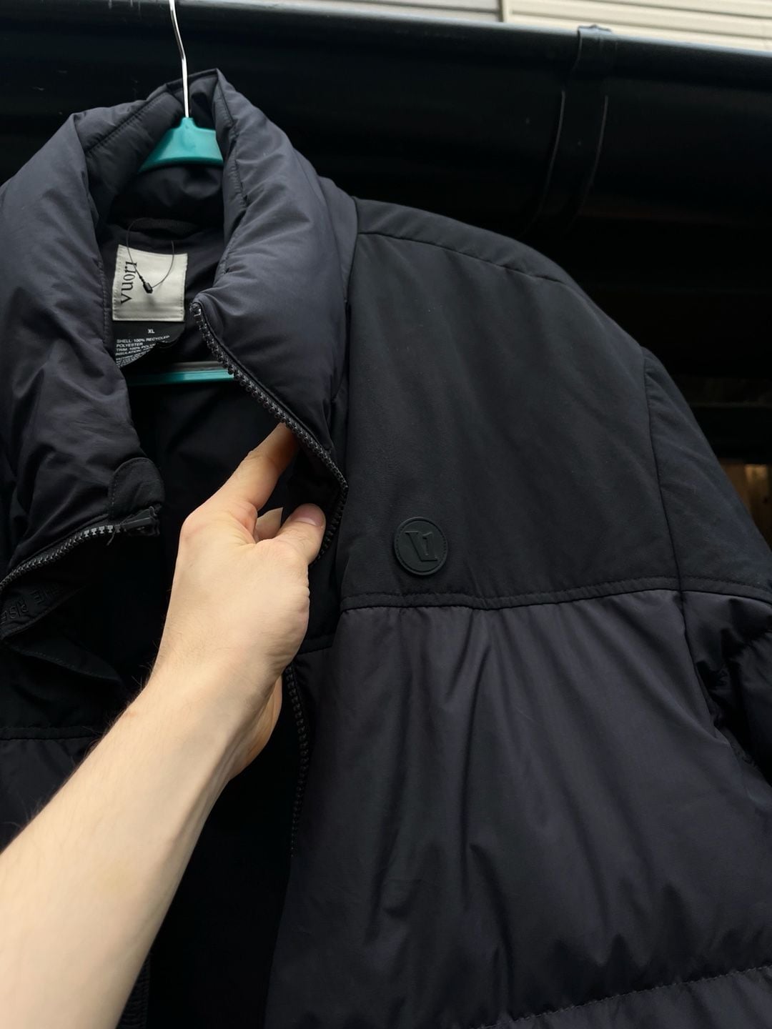 Vuori Aviara Insulated Jacket Size XL Black Puffer men’s 3