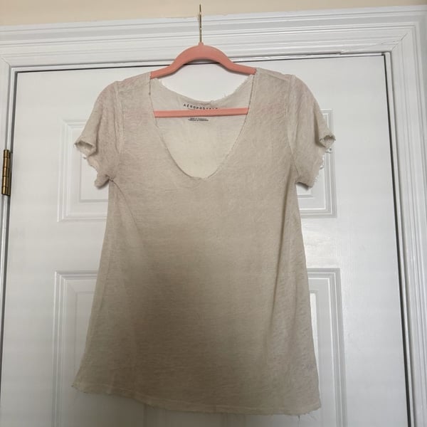 Aeropostale Short Sleeve V-Neck T-Shirt Size XS/Tan