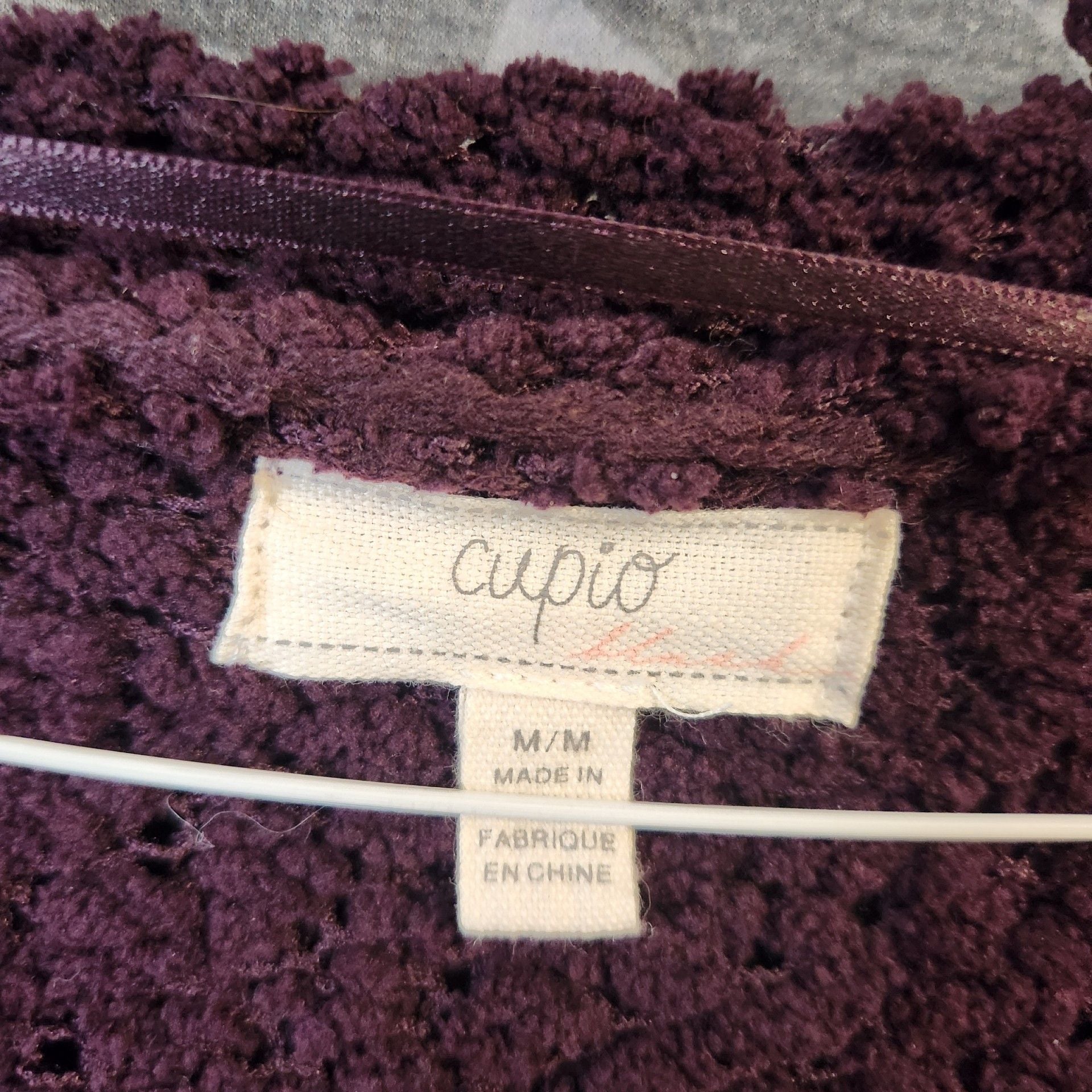 Bundle of 4 women's sweaters 9