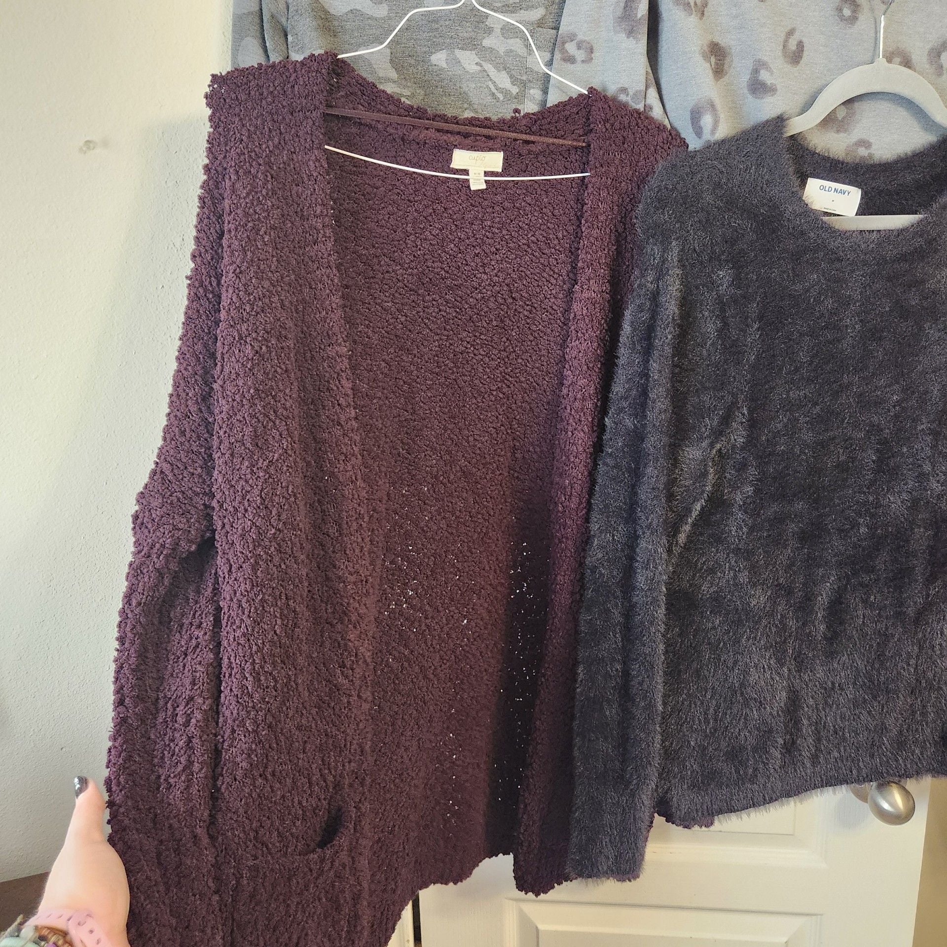 Bundle of 4 women's sweaters 11