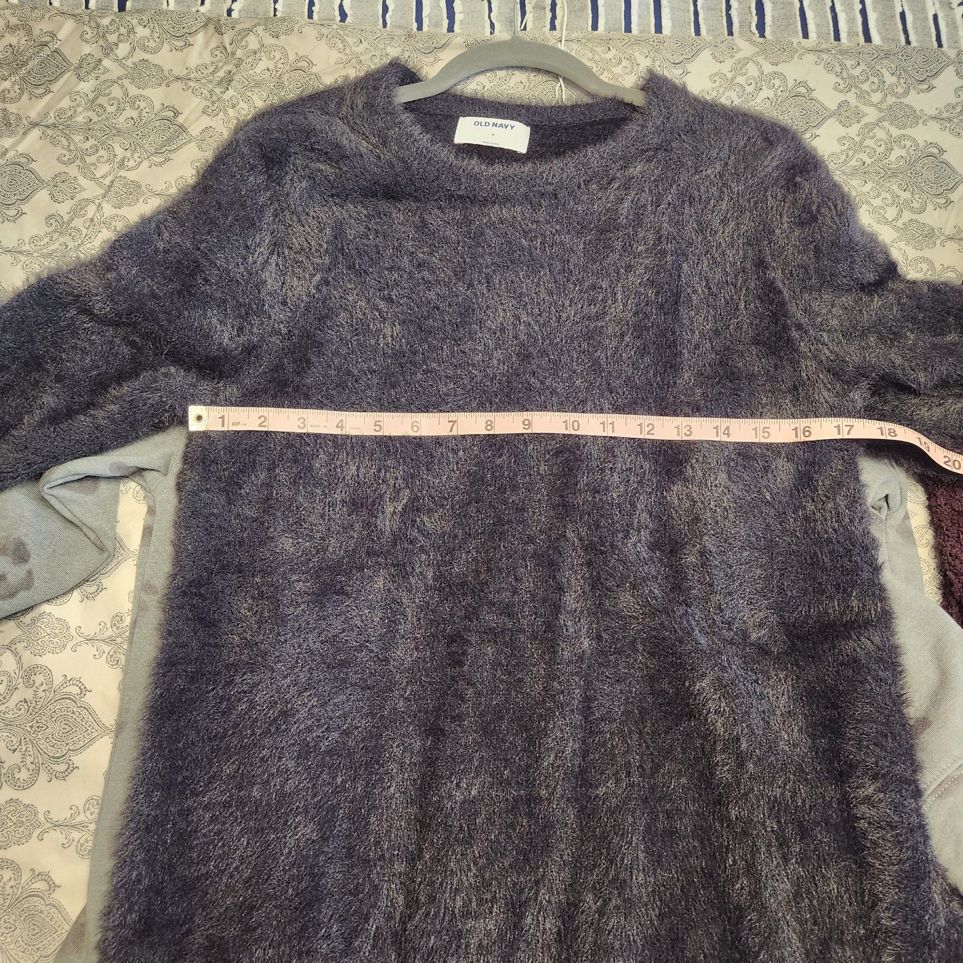Bundle of 4 women's sweaters 18