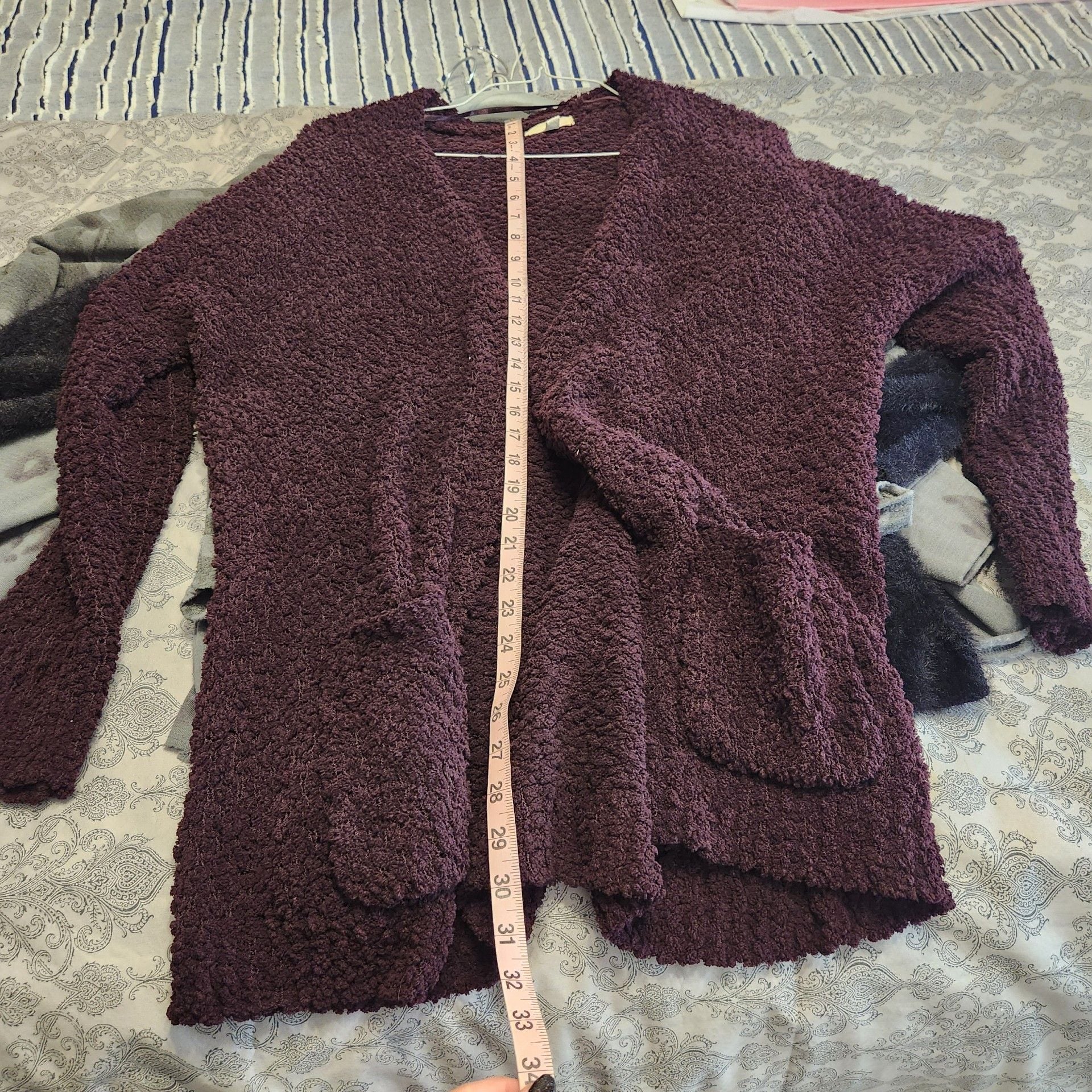 Bundle of 4 women's sweaters 23